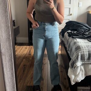 ABERCROMBIE CURVE LOVE HIGH WAISTED 90 STRAIGHT JEAN